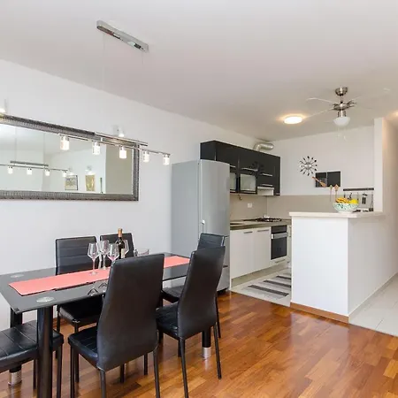 Apartment Trili With Private Garage Split