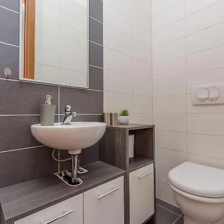 Apartment Trili With Private Garage *