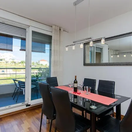 Trili With Private Garage Apartment Split