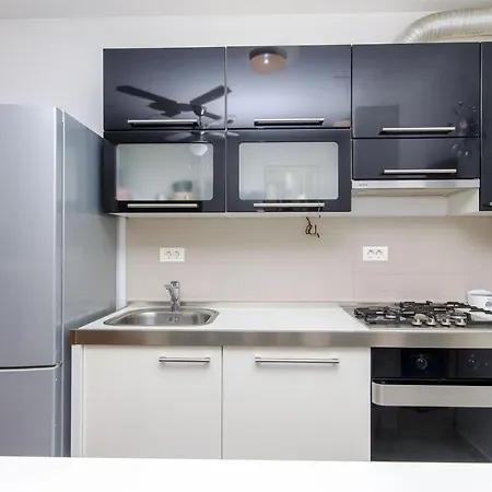 Trili With Private Garage Apartment